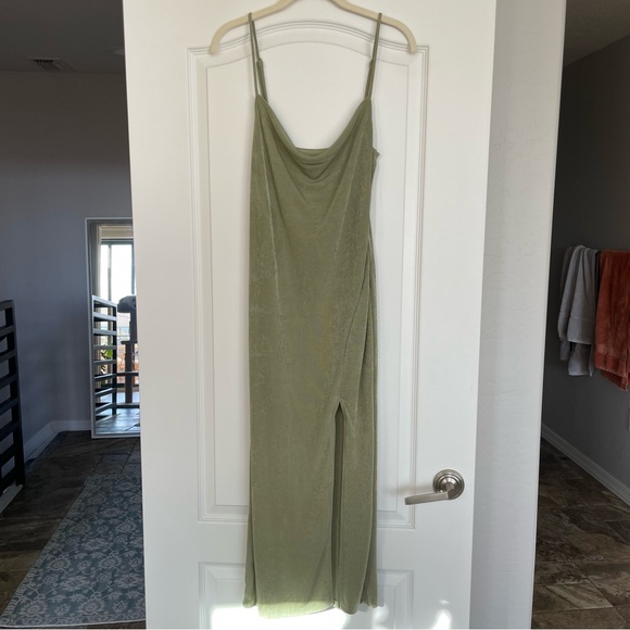 Petal & Pup Diani Dress Green Size 4 Olive Green Midi Slit Party Wedding Formal - Picture 5 of 10
